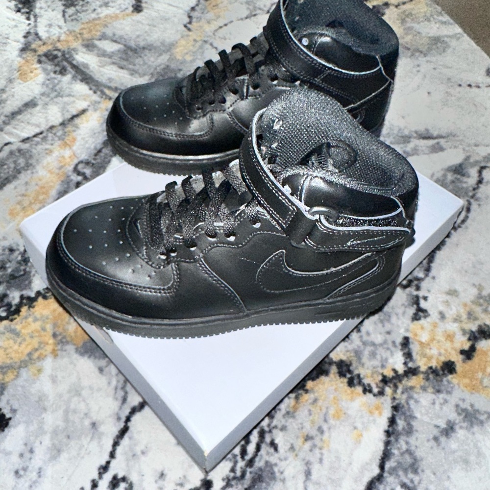 Air Force 1 Mid size 2.5 Youth - Picture 2 of 6